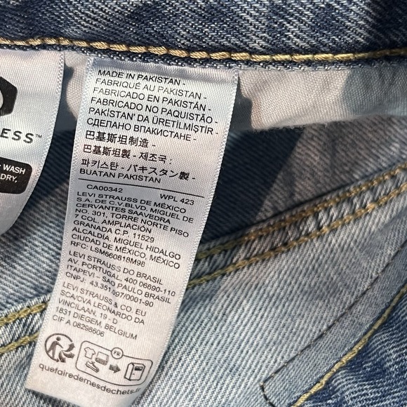 Levi's Women '94 Baggy Destructed Wide Leg Mid Rise Zip Fly Jeans 25x31 Blue NWT - Picture 9 of 12